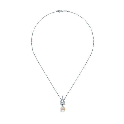 14k White Gold Diamond Pearl Fashion Necklace