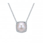 14k White Gold Diamond Pearl Fashion Necklace