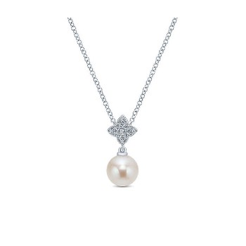 14k White Gold Diamond Pearl Fashion Necklace